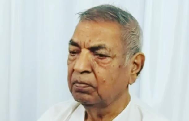 गुजरात को गालियां देकर आप वहां से कुछ लूट कर ला सकते है...